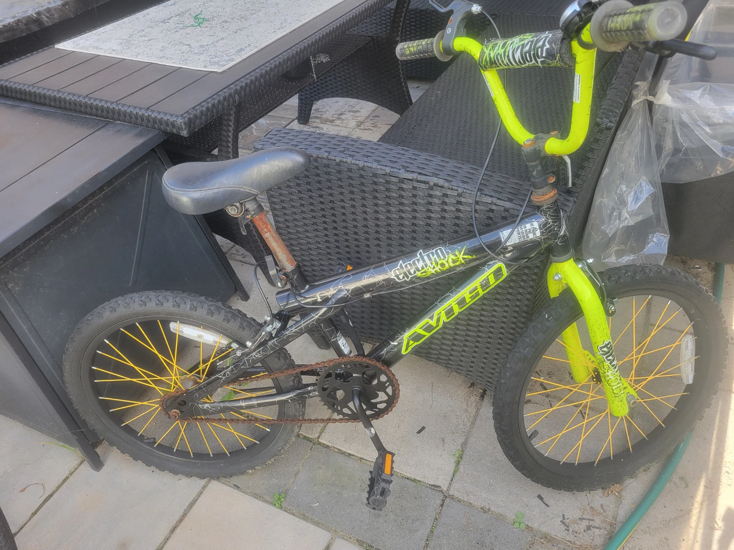 Avigo Electro Shock 20 Inch Boys Bike
