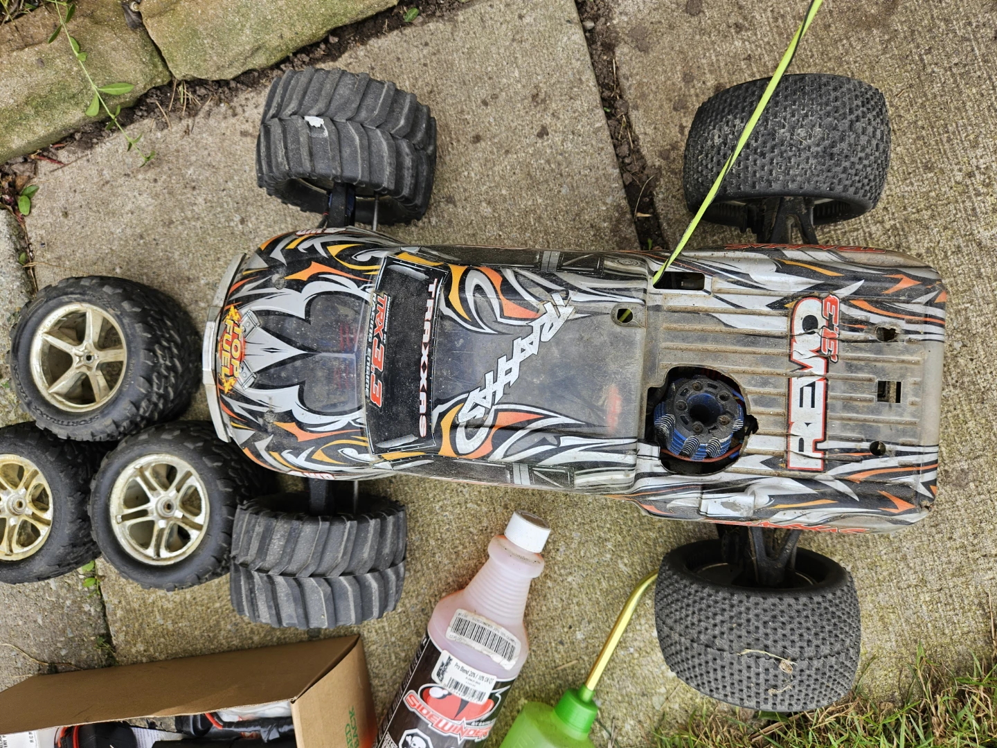 Traxxas Revo 3.3 RC Monster Truck Bundle - photo 2