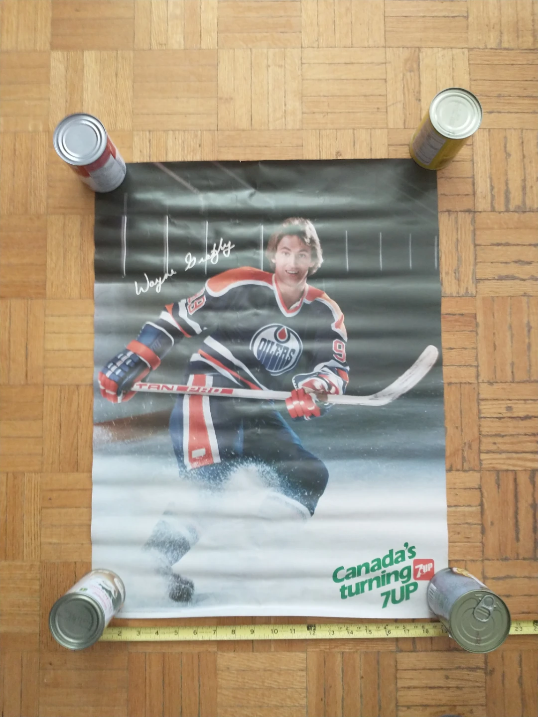 1980s Wayne Gretzky 19 x 25" 7UP Poster (needs flattening) - photo 3