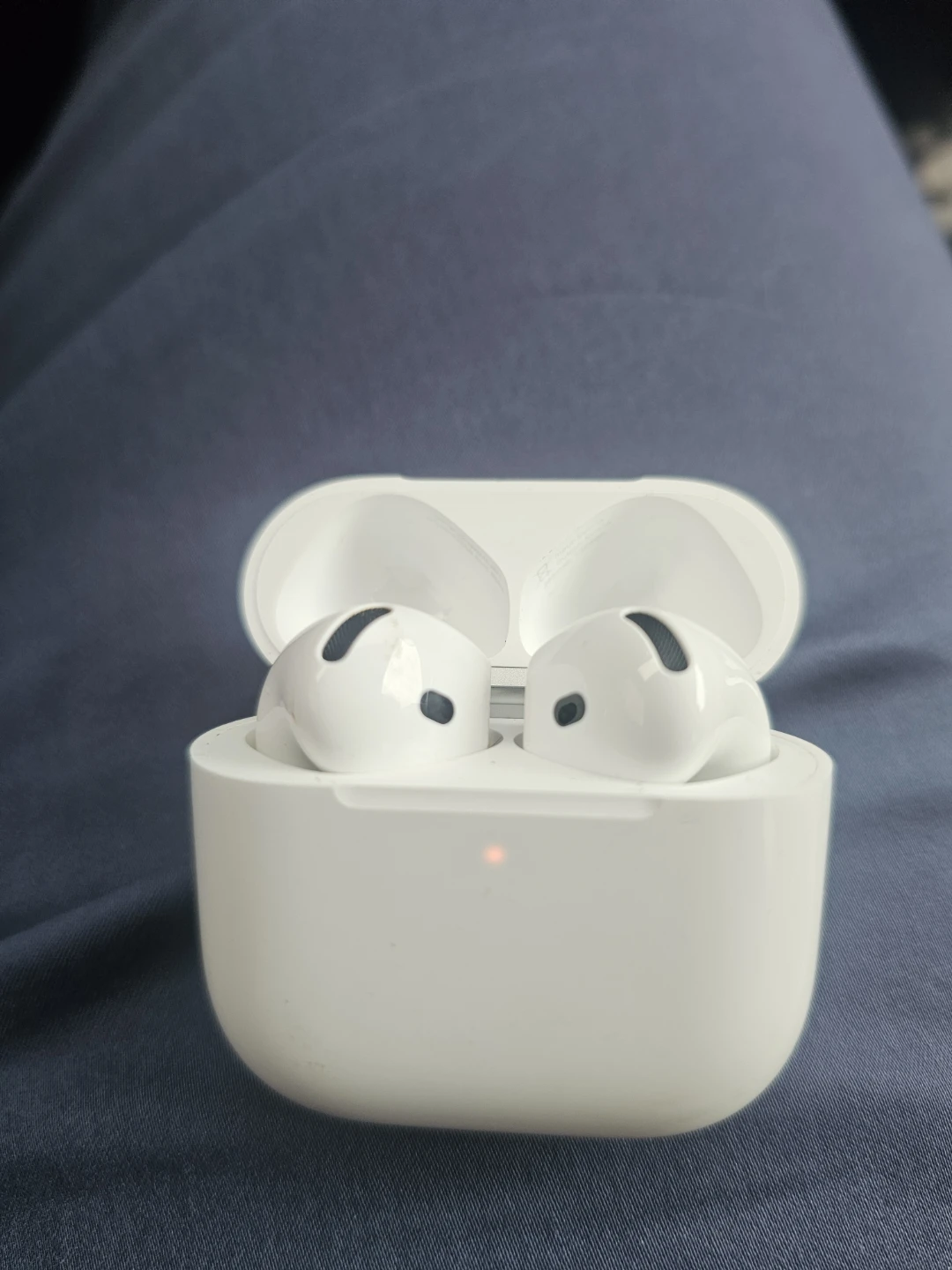 Apple AirPods - photo 3