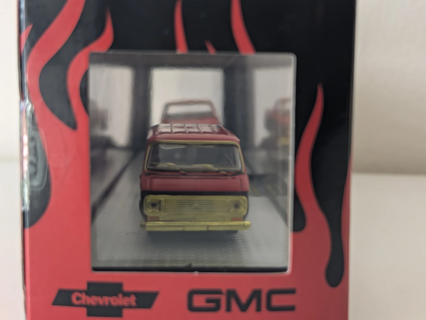 M2 Machines 1973 Chevrolet Van G10 & 1976 GMC Sierra Grande - photo 2