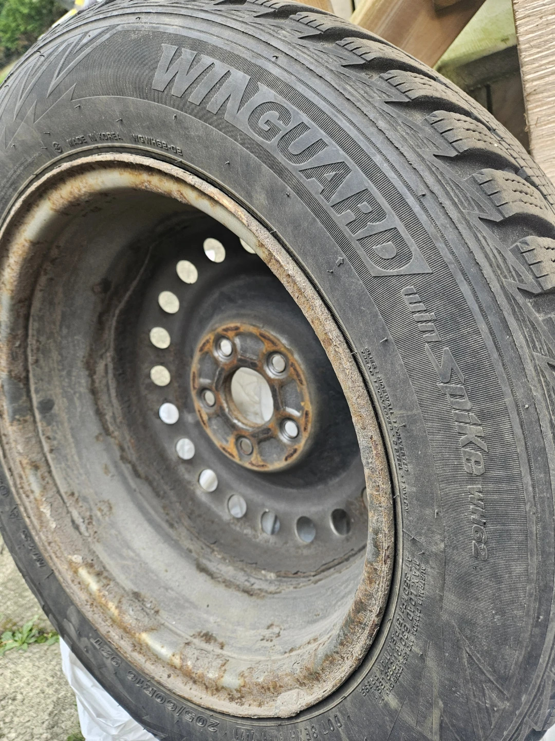 4 Winter Tires on rims (size: 16")