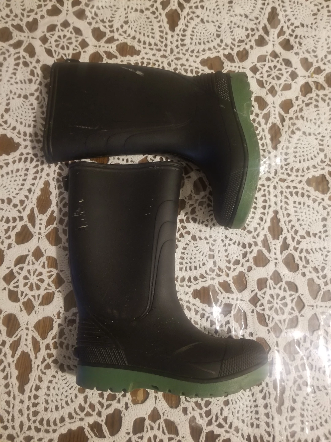 Kids Size 13 Black Rubber Rain Boots - photo 2