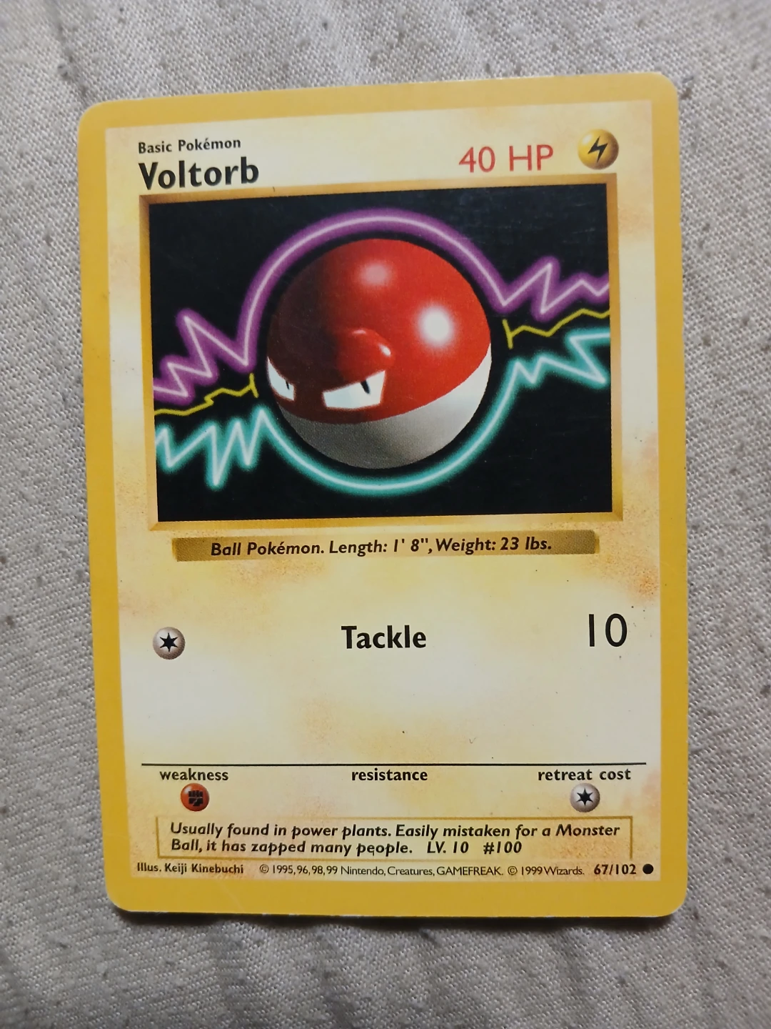 Shadowless Voltorb 67/102 1999 Pokémon Card
