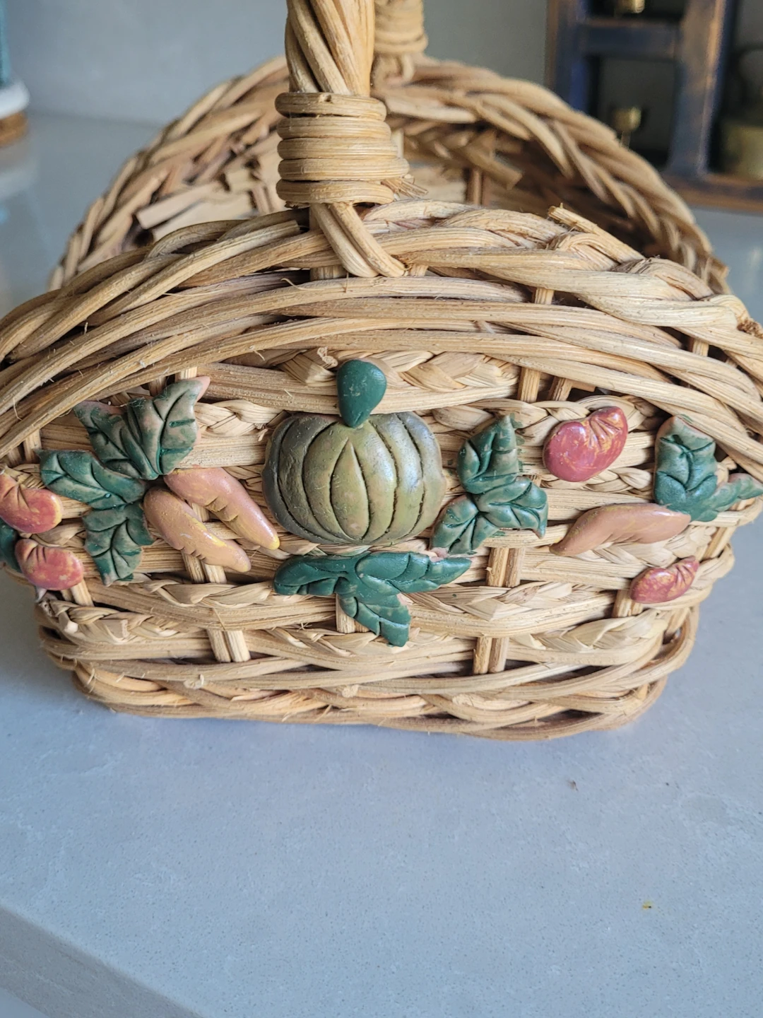 Wicker Basket with Harvest Decoration - photo 2