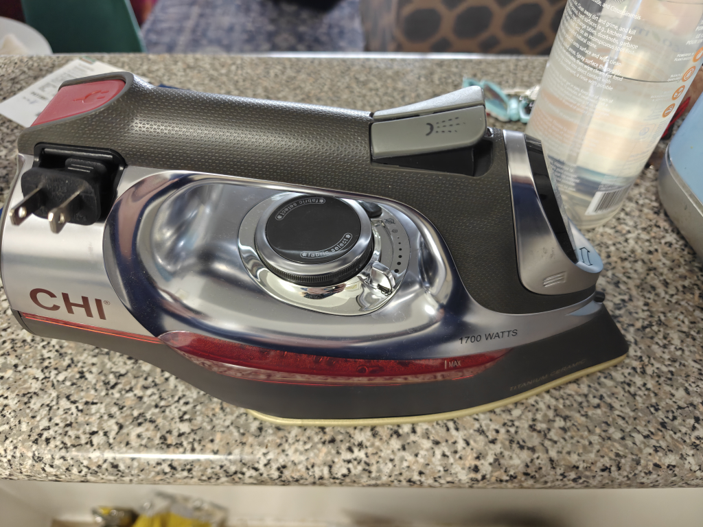 CHI Titanium Ceramic Iron 1700 Watts and ironing board - photo 2