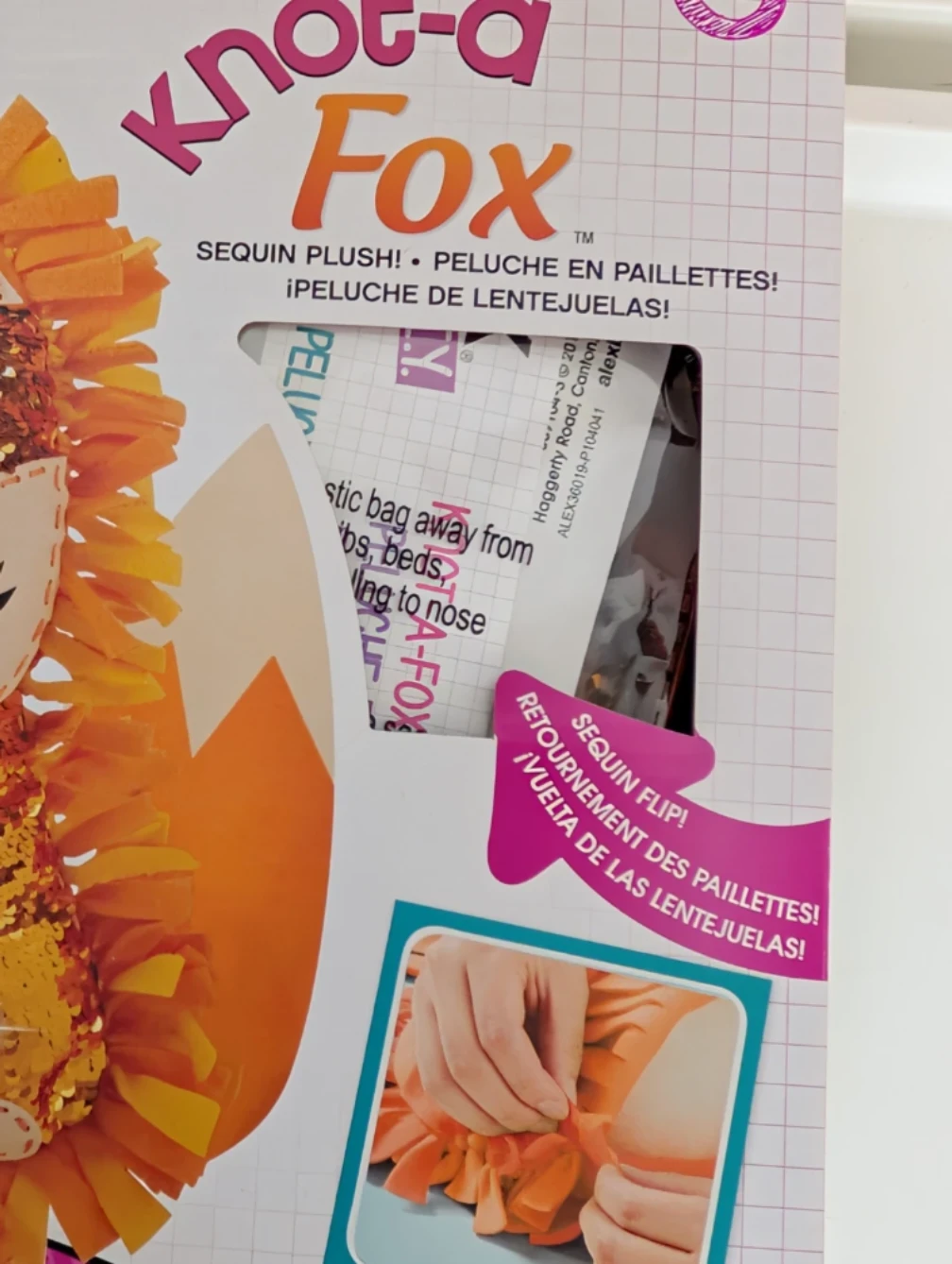 ALEX D.I.Y. Knot-a-Fox Sequin Plush Kit 🏈 - photo 4