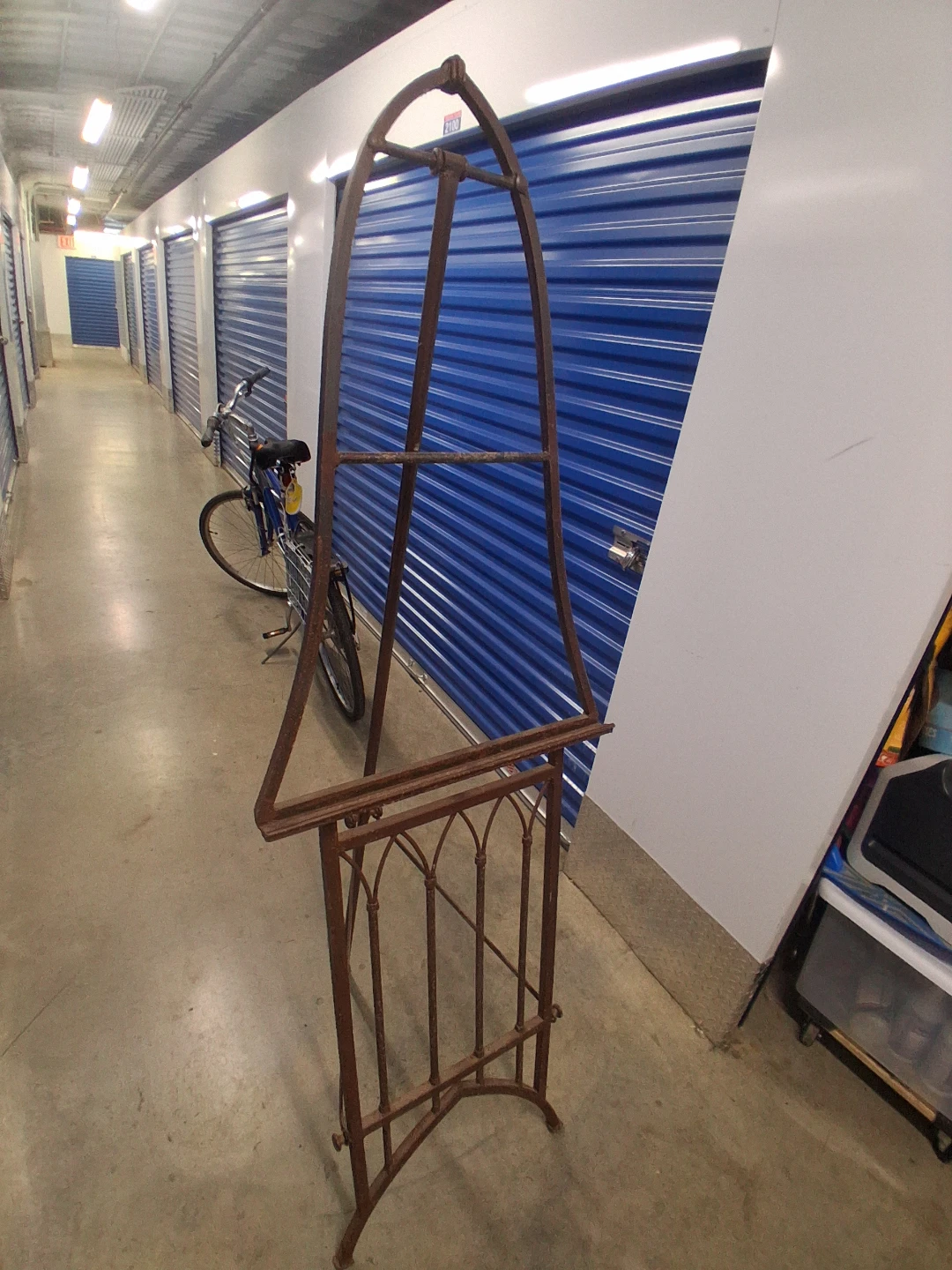 Vintage Gothic Metal Art Easel 🏈