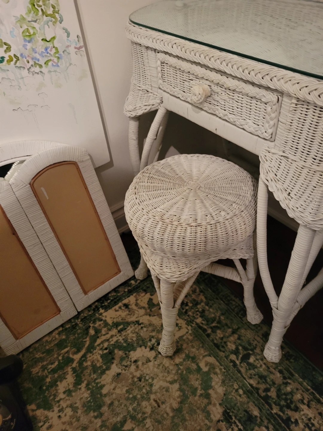 Glass Top White Wicker Vanity Table w/ Tri-fold Mirror and Stool - photo 4