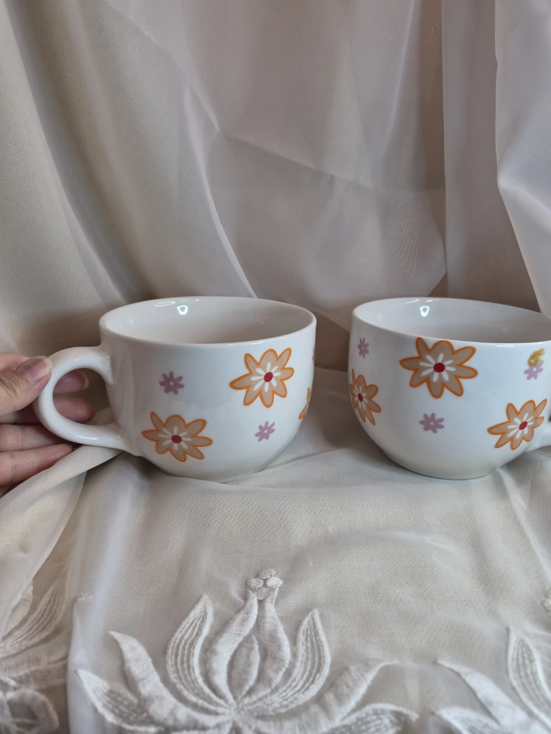 Pair of Large Soup etc. Ceramic Bowls - photo 3