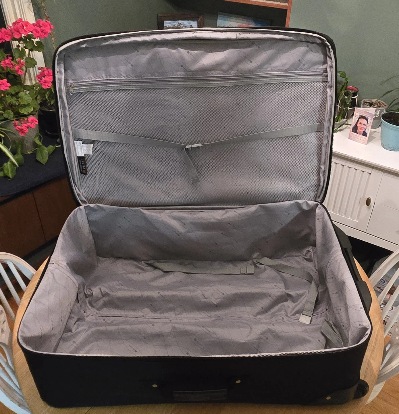 *PENDING* Luggage Set For Sale (3 Pieces) - photo 4