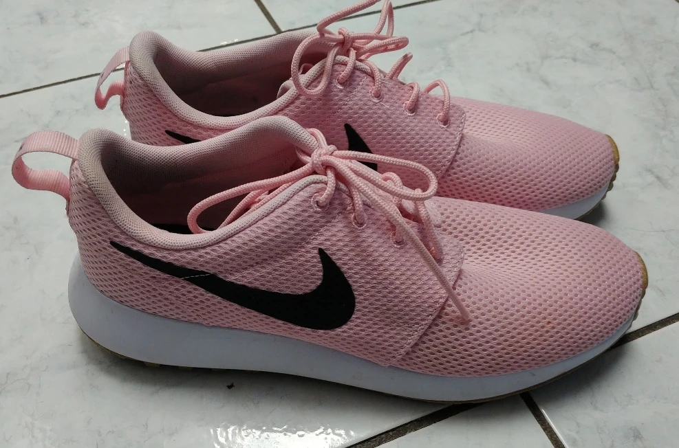 Nike Women's Golf Shoes (size 8) - photo 2