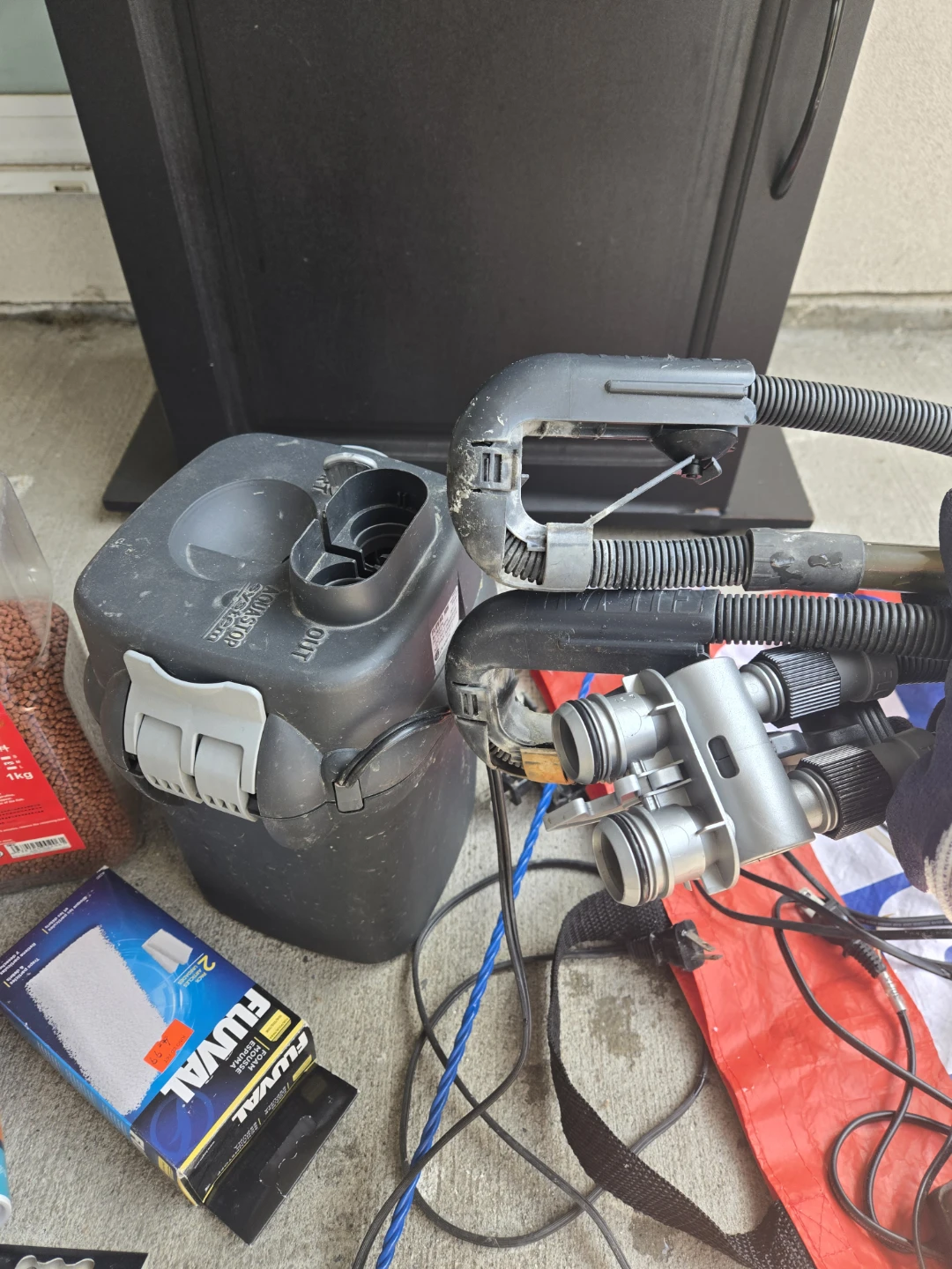24 gallon fish tank with stand and accessories - photo 2