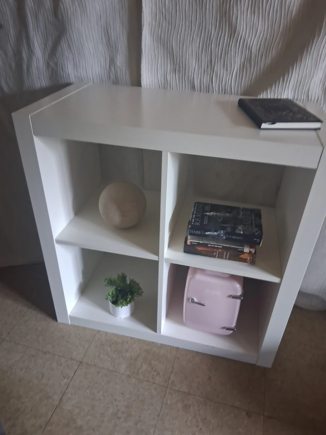 White 4-Cube Storage Unit