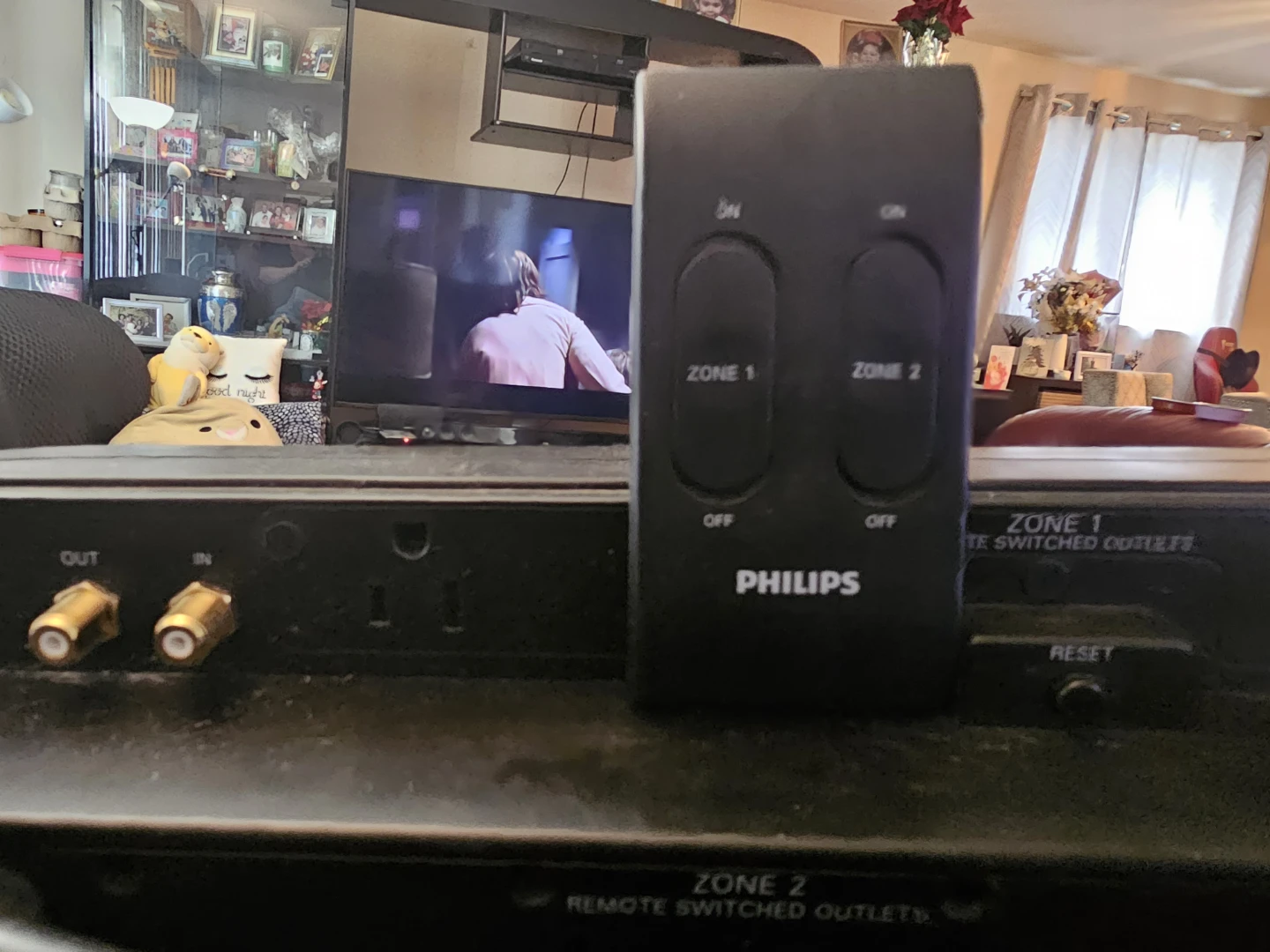 Phillip 2 Zone Power bar with remote control - photo 4
