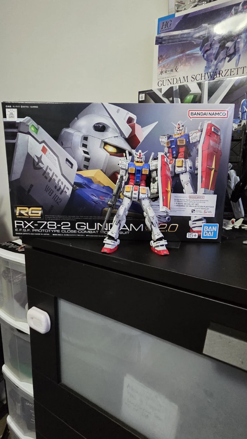 Bandai RG RX-78-2 Gundam Ver. 2.0 Plastic Model Kit - photo 2