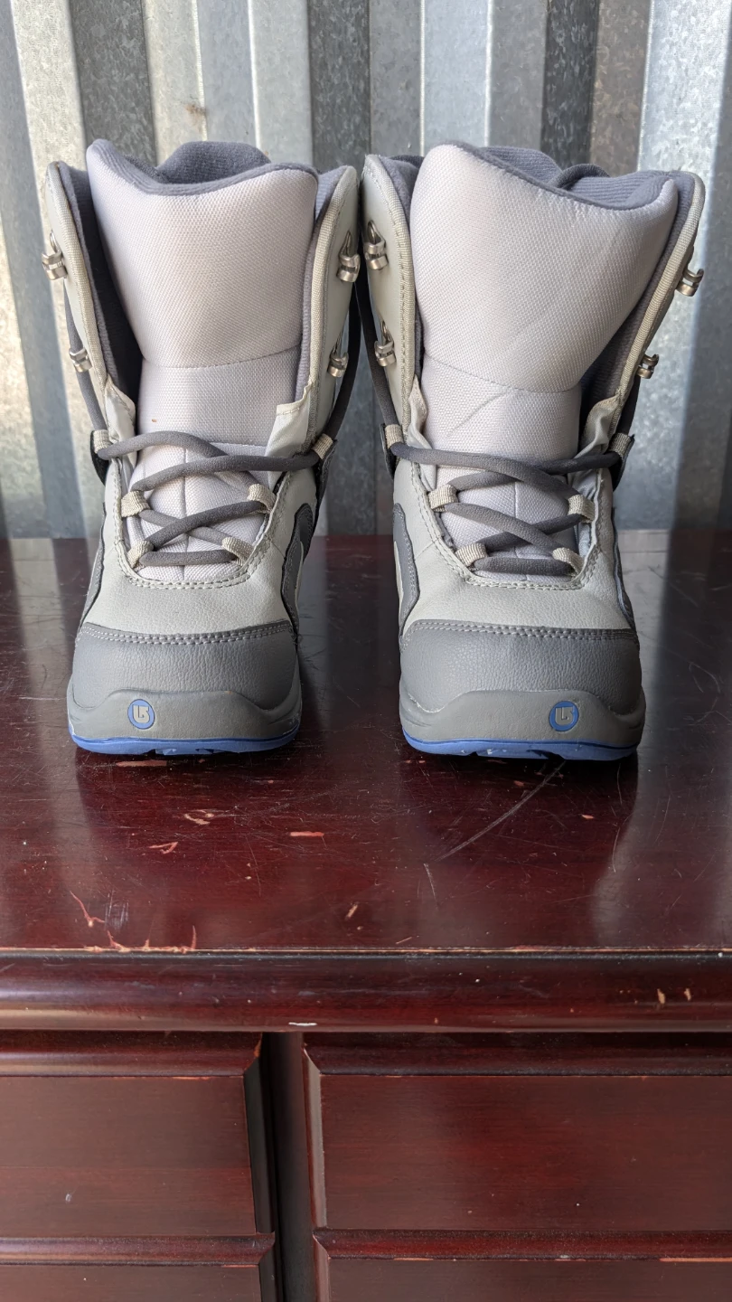Burton Moto Kids Snowboard Boots - Size 6 US