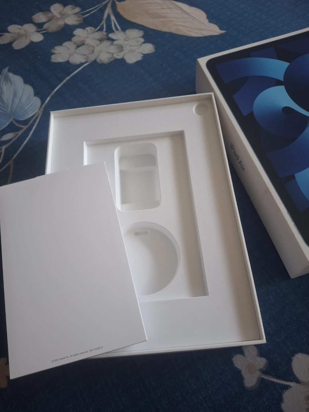 Apple iPad air 5th Genretion only box - photo 4