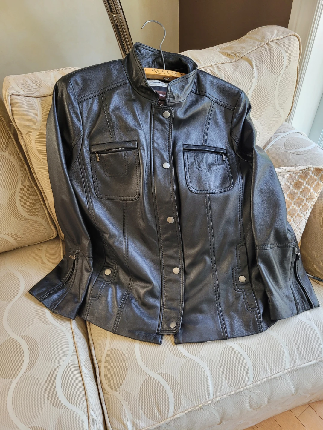 Practically New Danier Black Leather J w ex Lining