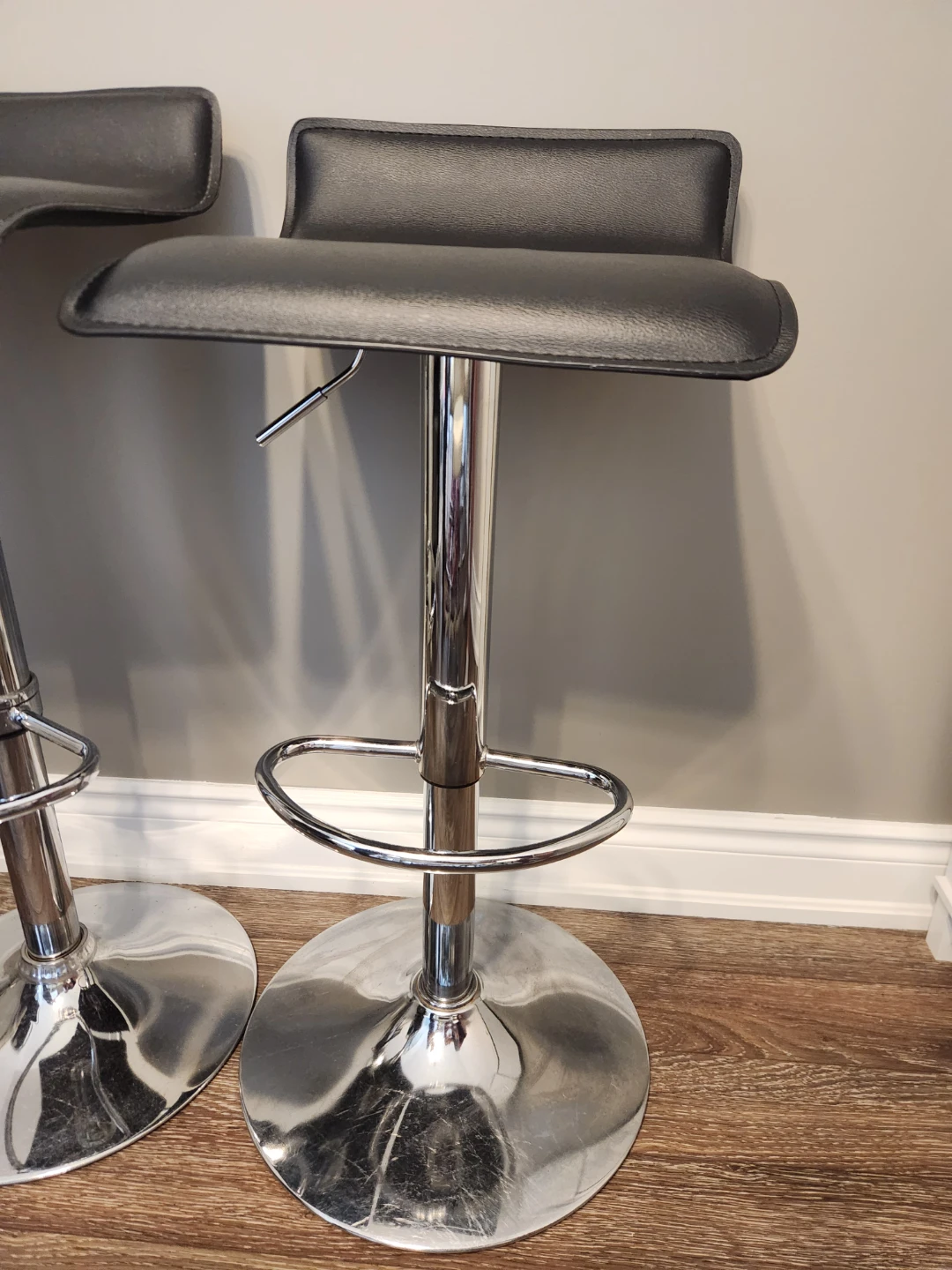 Set of 2 Black Adjustable Bar Stools - photo 2