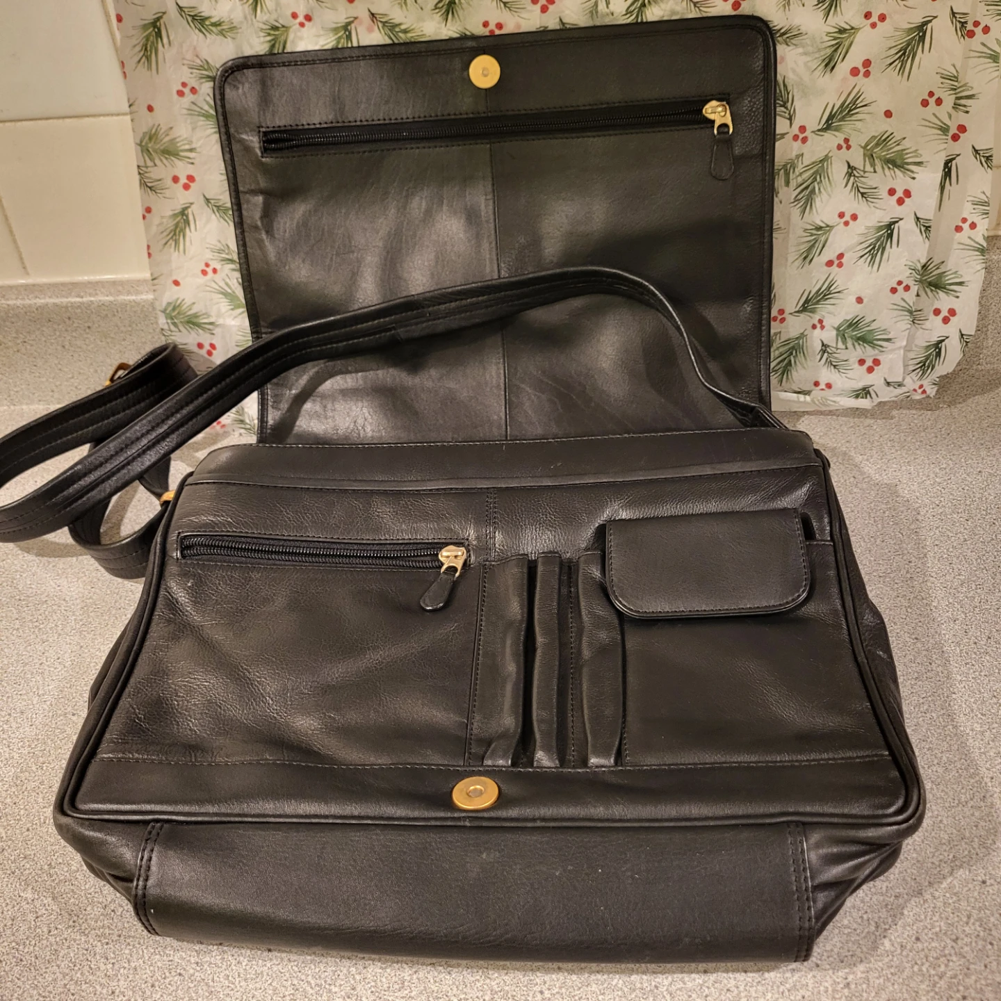 ILI Black Leather Messenger Bag - photo 4