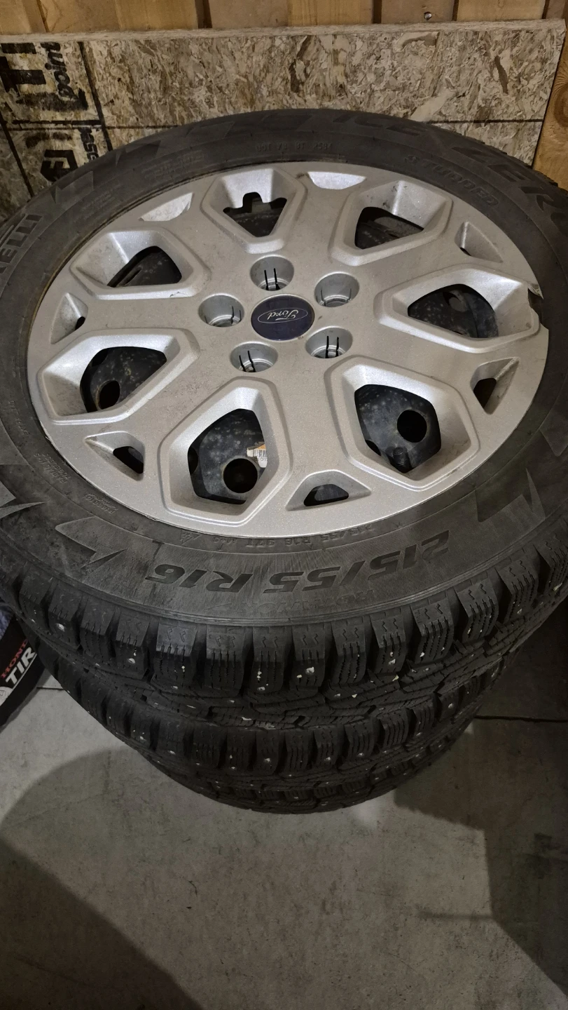 Pirelli Winter Tires 215/55 R16