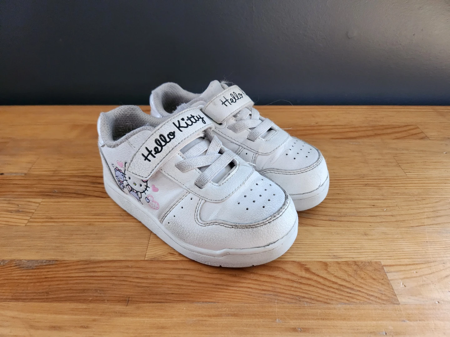 Hello Kitty Kids Sneakers Velcro Strap Toddlers Size 9 US