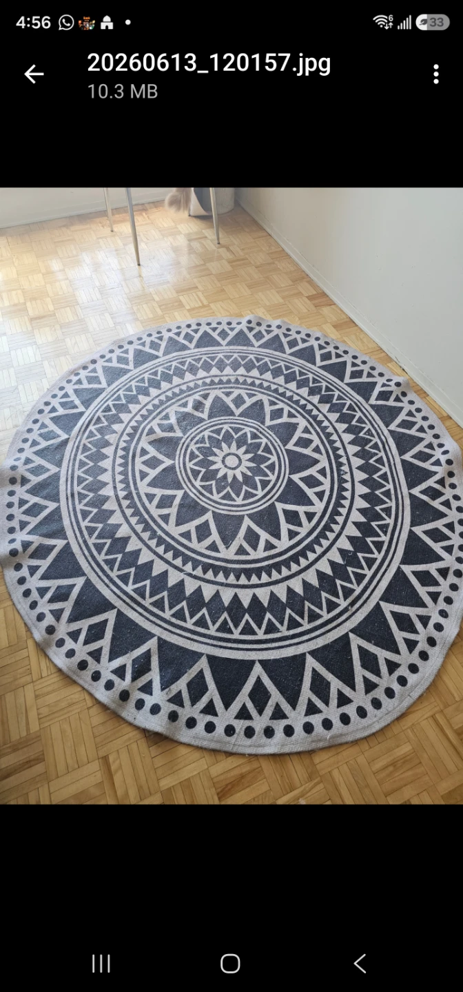 Black and white patterned round in/outdoor rug