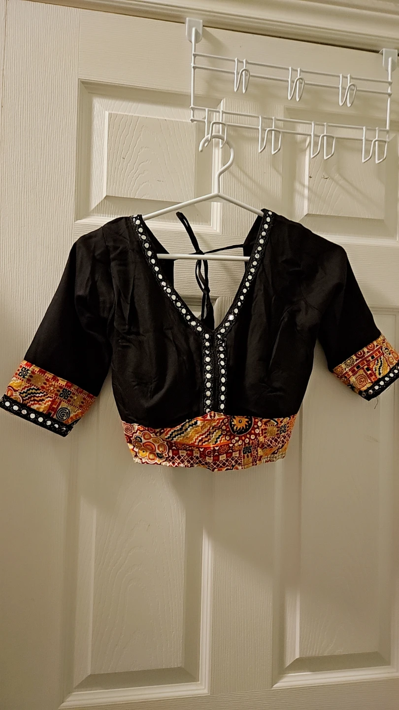 Black and patterned Navratri Chaniya Choli set - photo 4