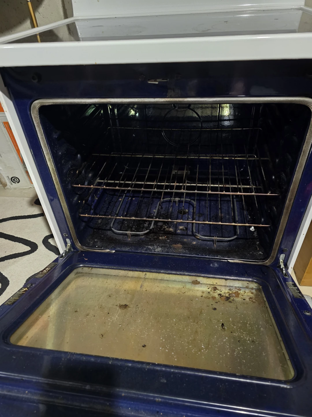 LG White Electric Range Stove - photo 4
