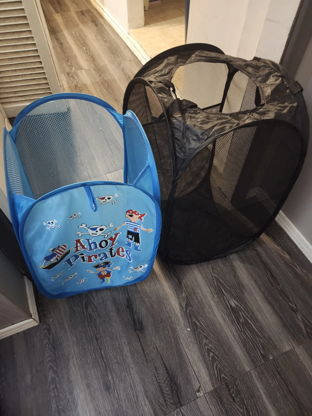 Set of 2 Collapsible Pop-Up Hampers