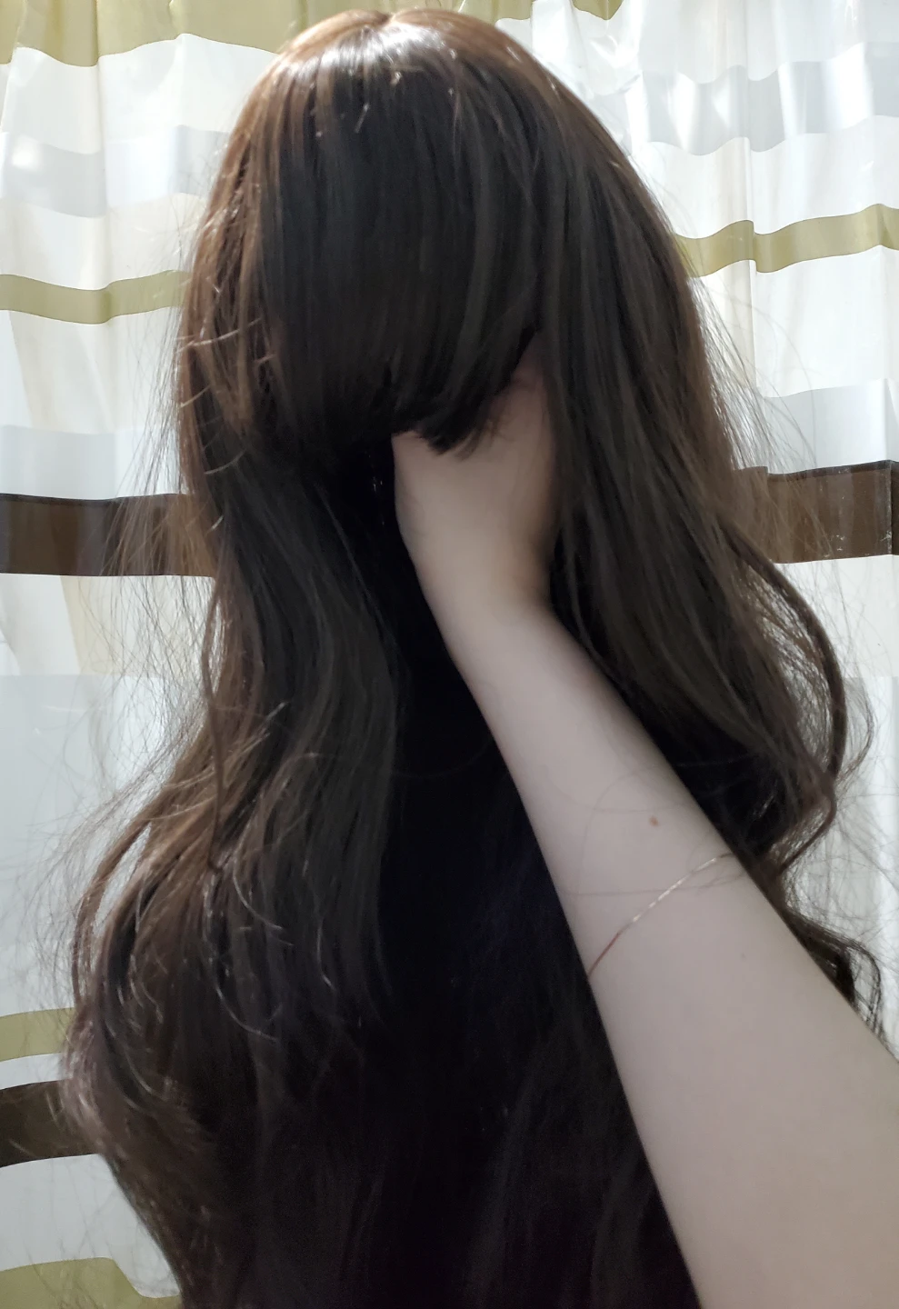 Medium-dark brown synthetic long wavy wig - photo 3
