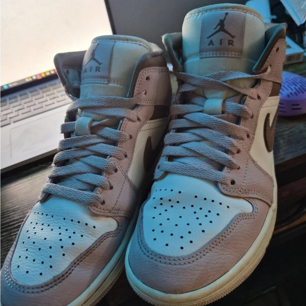 Women's Air Jordan 1 Mid Pink Oxford - photo 3