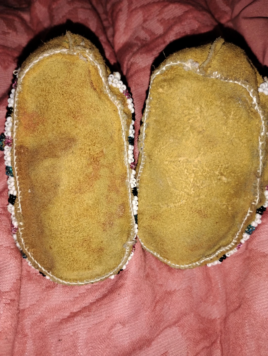 Handmade Beaded Baby Moccasins - photo 3