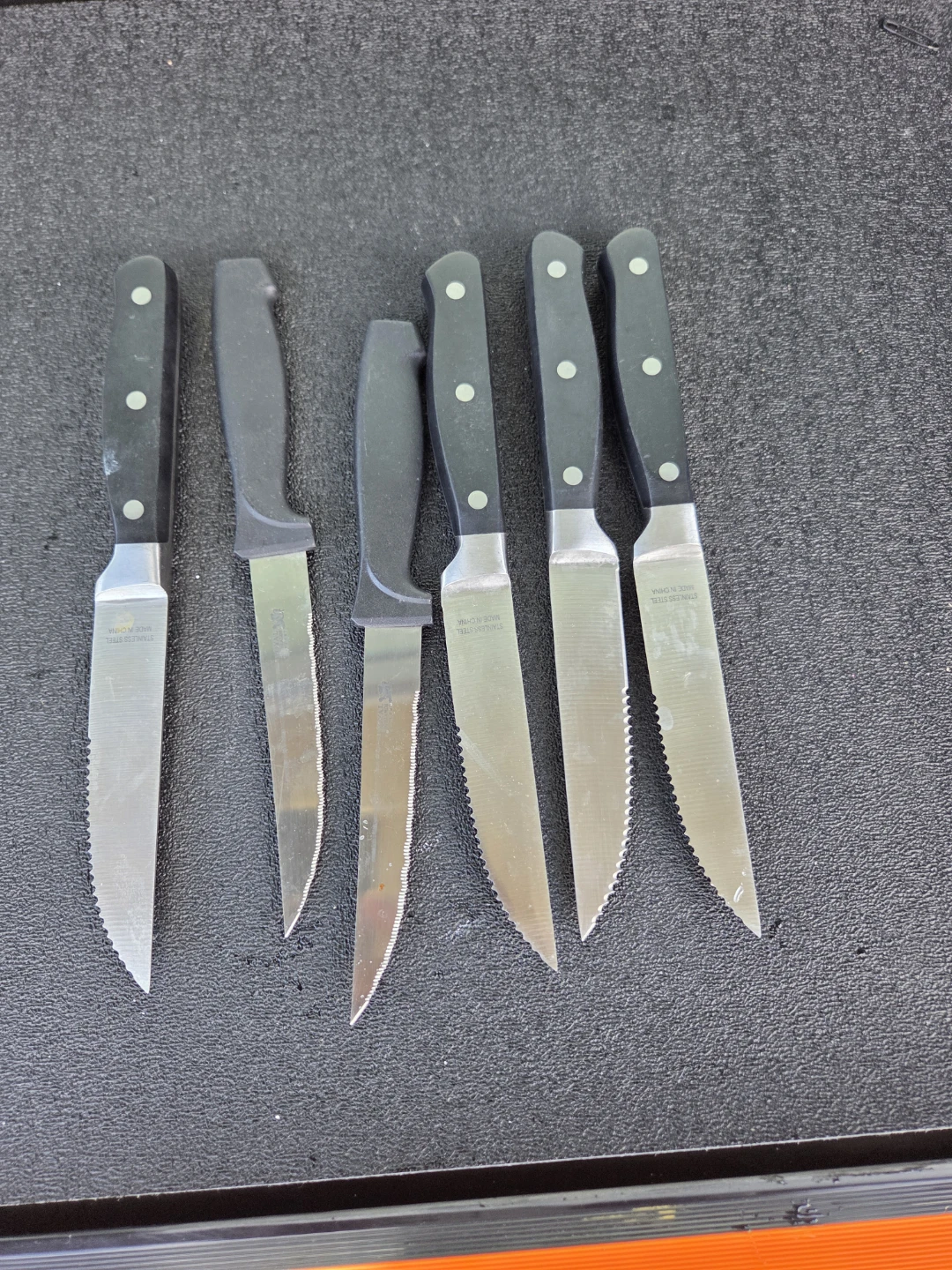 Set of 6 Serrated Steak Knives