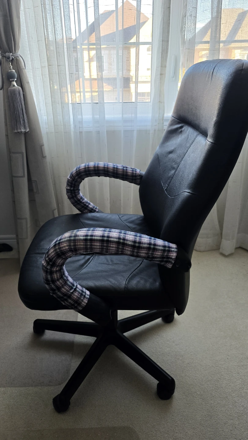 FREE FREE Black Office Chair with Plaid Arm Covers