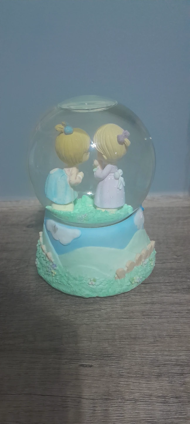 Precious Moments "Good Friends Are Forever" Snow Globe
