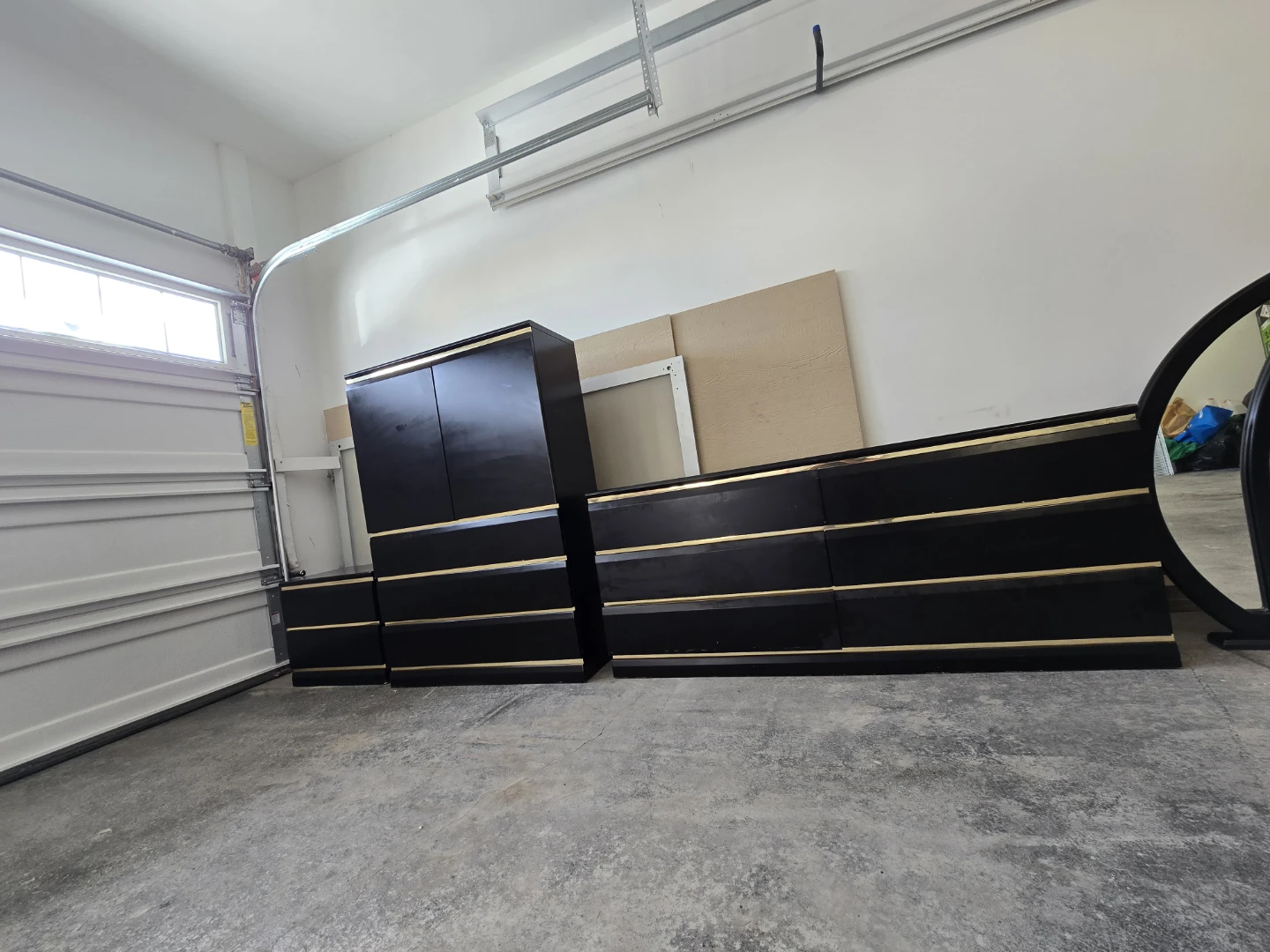 Elegant Black & Gold Bedroom Set with Oversized Ornate Mirrorr - photo 5