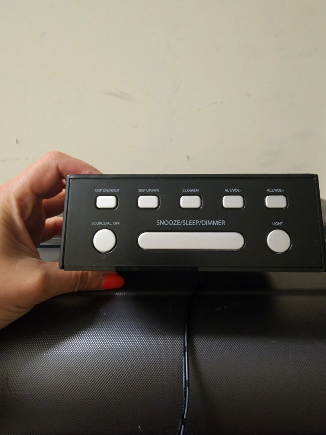 HANNLOMAX AM/FM Clock Radio with Snooze and Sleep Functions
