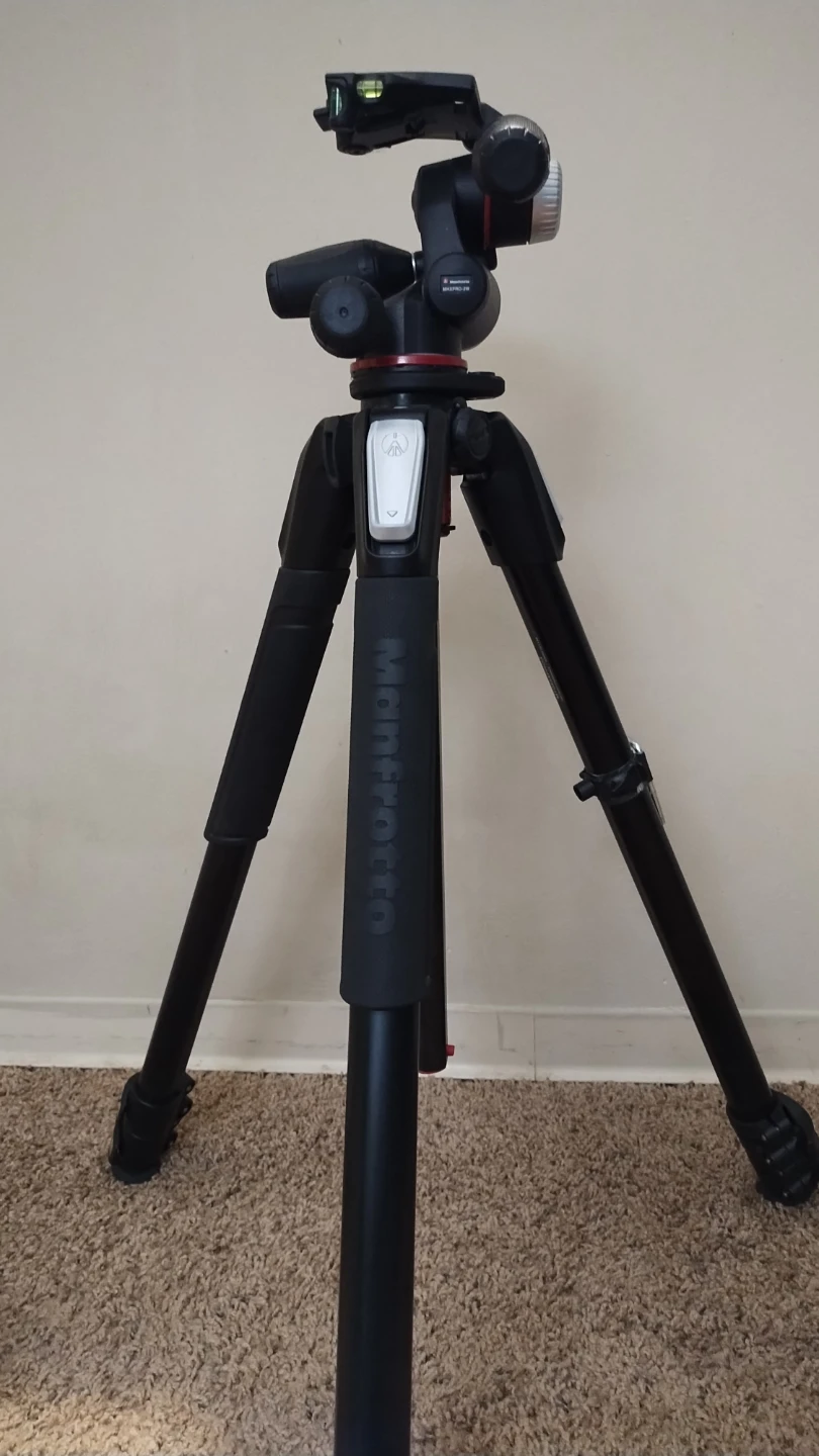 Manfrotto Tripod with MHXPRO-3W Head - photo 3