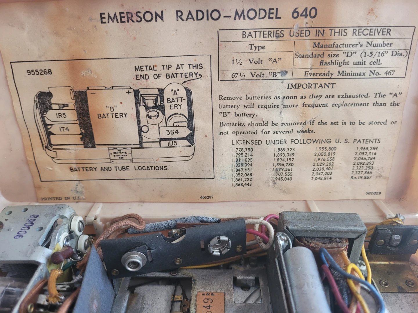 Vintage 1950’s Emerson Model 640 Portable Tube Radio Working - photo 2