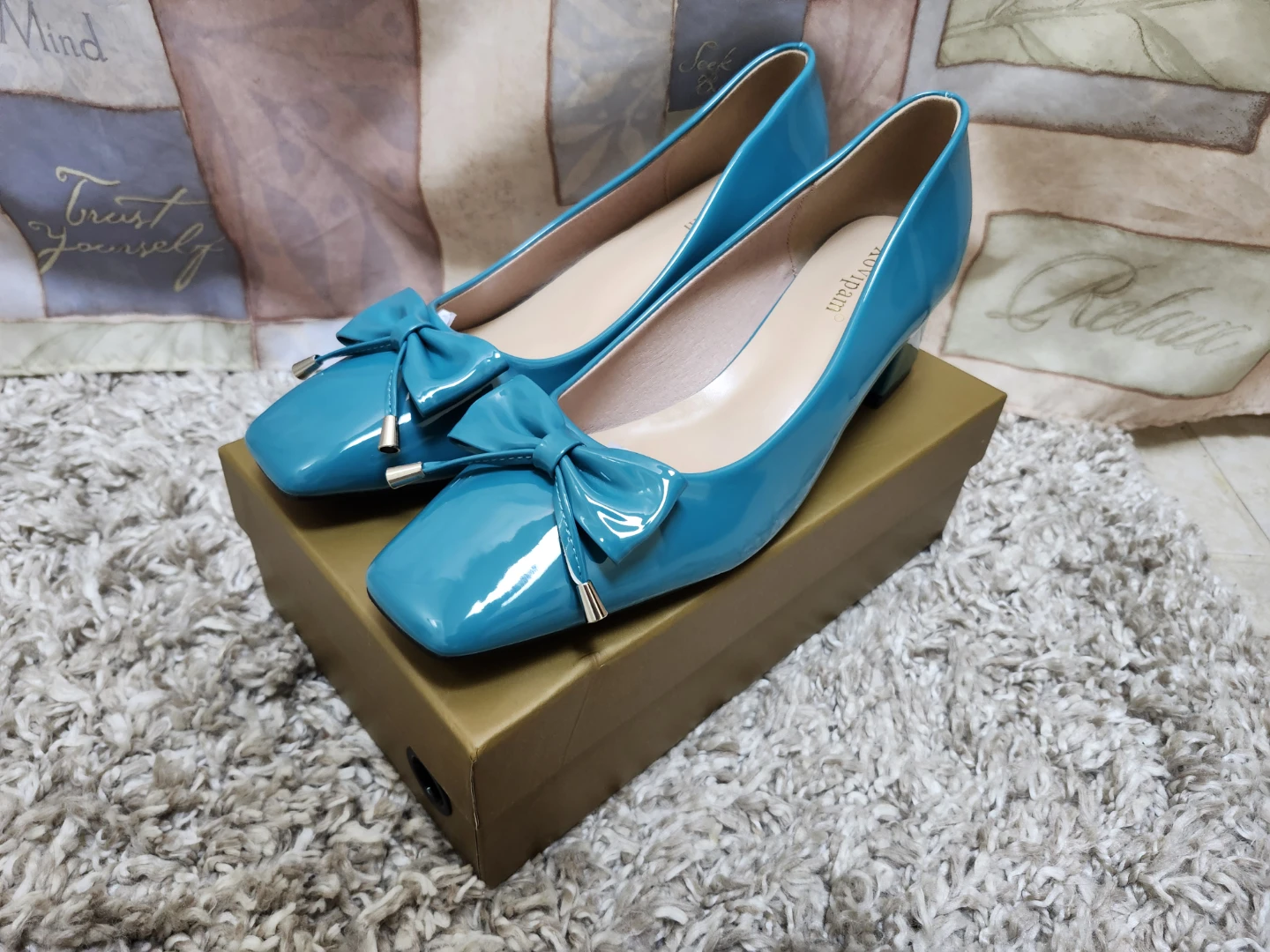 Teal/ Lake Blue Patent Bow Pumps - photo 3