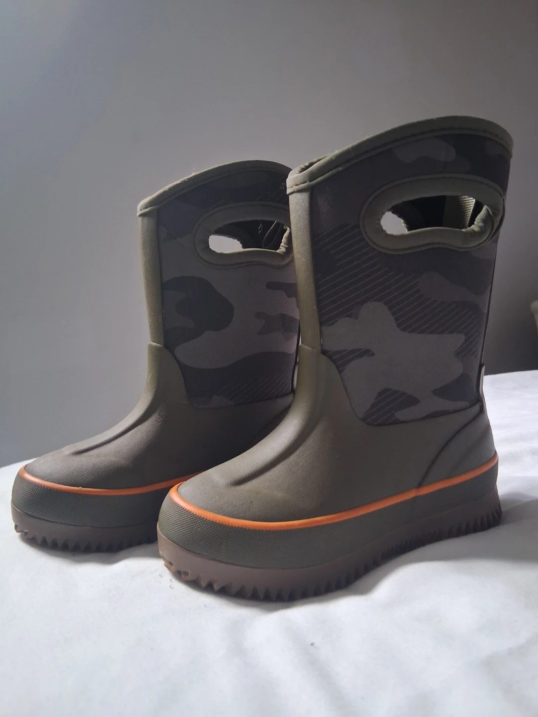 Size 6 boys rain boots - photo 2