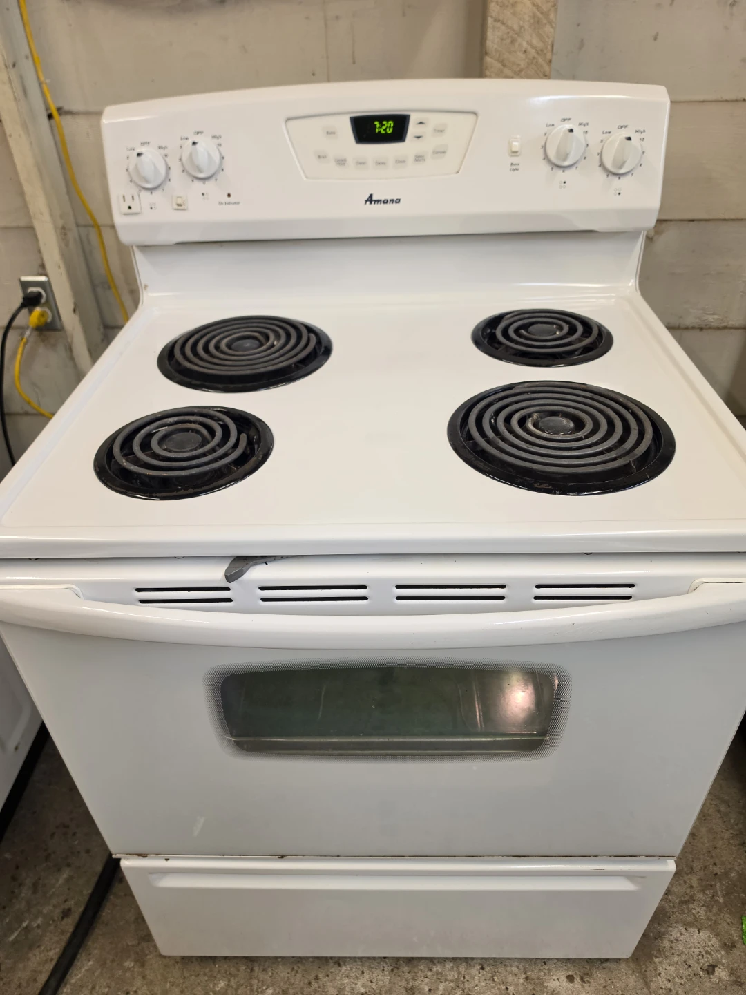 Delivery Available - Amana 30" White Electric Range (Coil Top) - photo 4