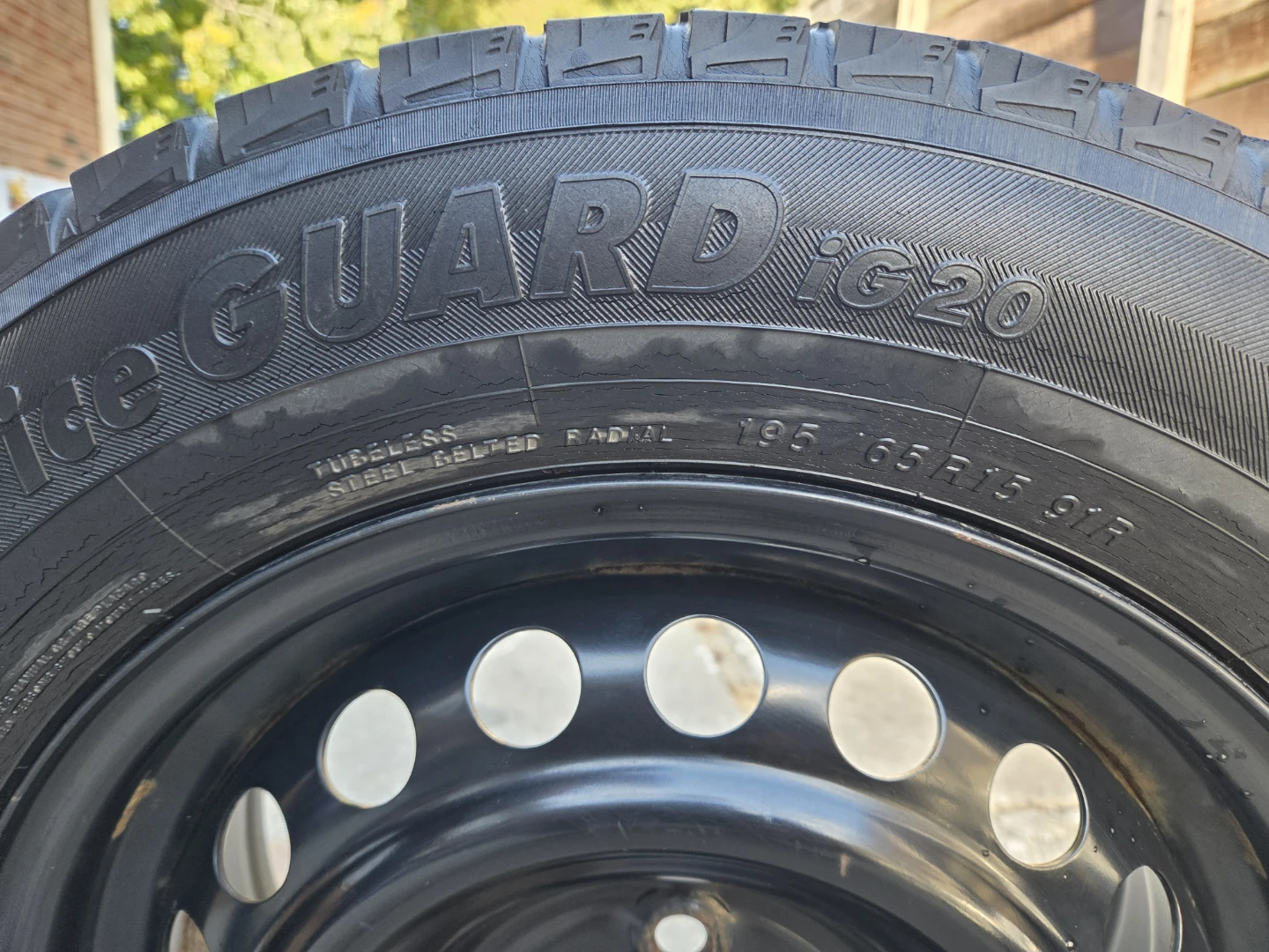 Set of 4 Yokohama Winter Tires with Rims - photo 4