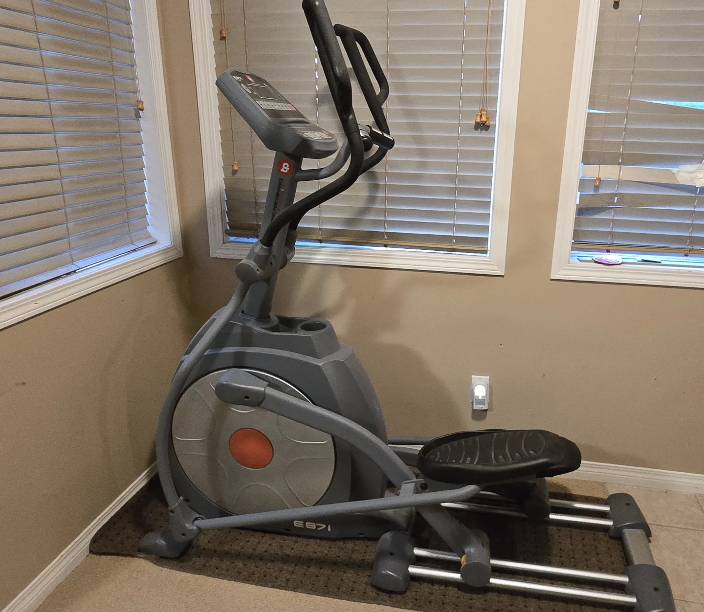 Toppro  E871 Elliptical Trainer
