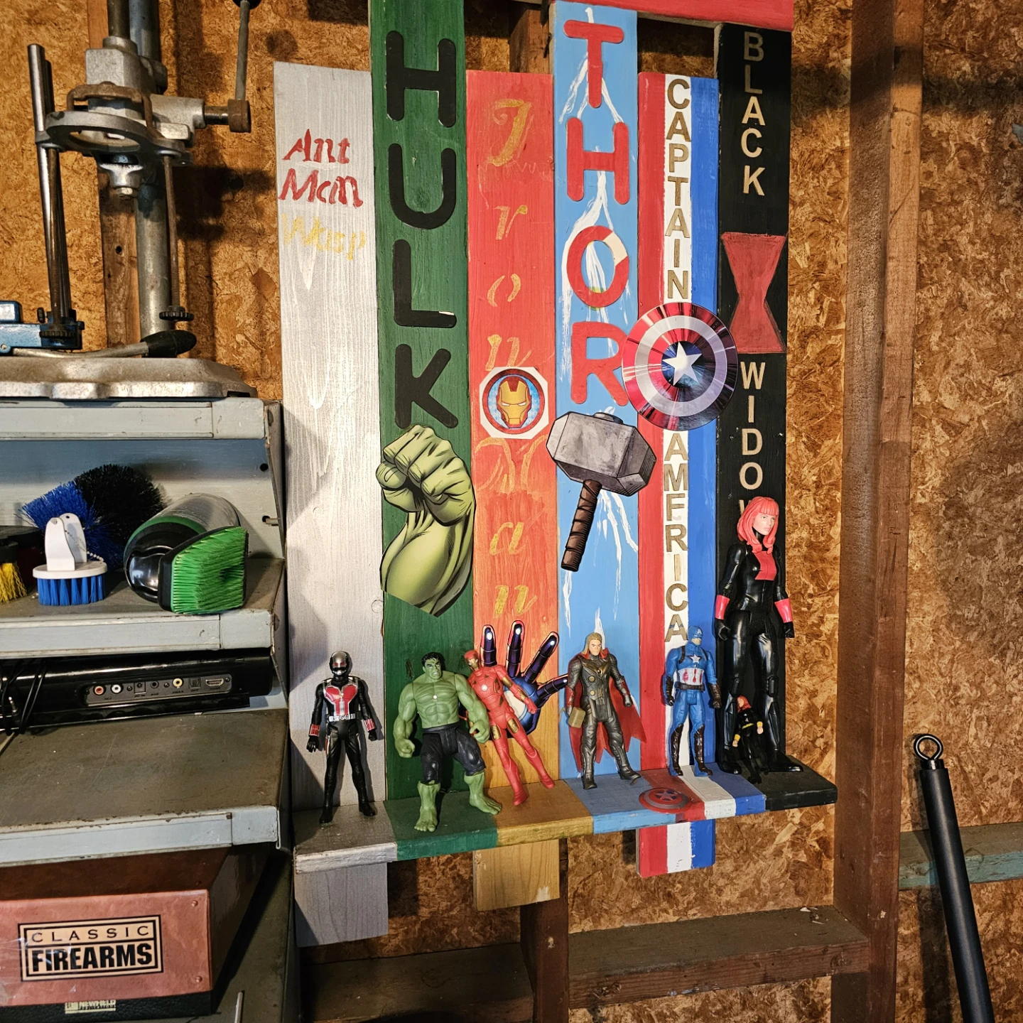 Handmade Marvel Avengers wall display shelf - photo 2