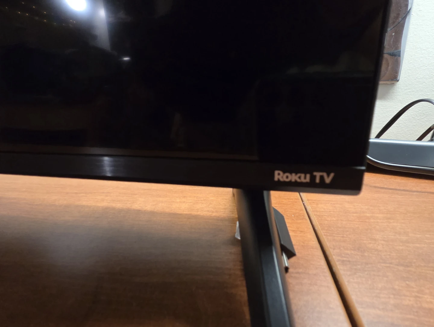 NEW 32" Roku Smart TV - photo 2