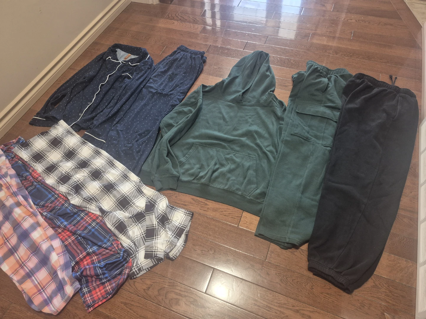 Women's hoodies and pajama size L all 20 dollars
