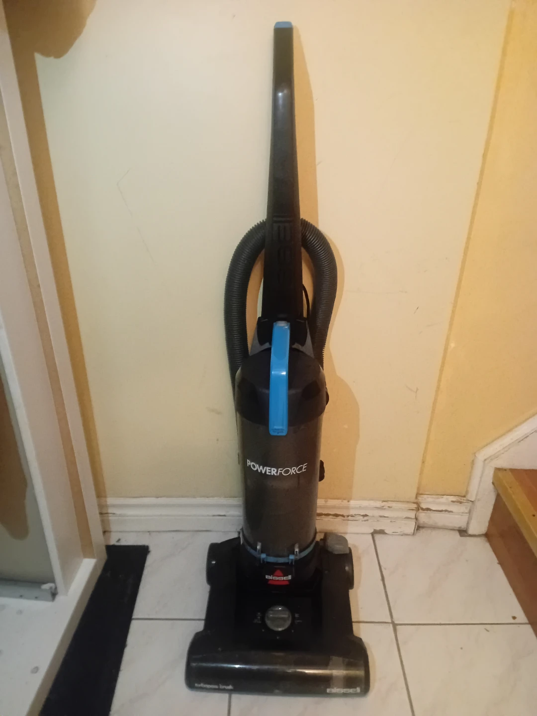 BISSELL PowerForce Vacuum Cleaner - photo 2